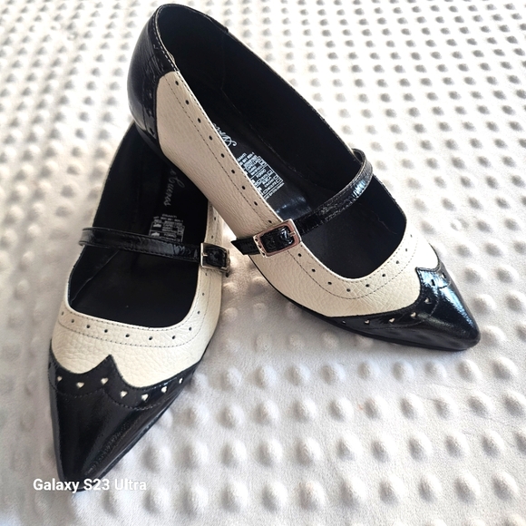 Arte Cueros Shoes - Geniun Leather Black and Beige Women's Flat Shoes